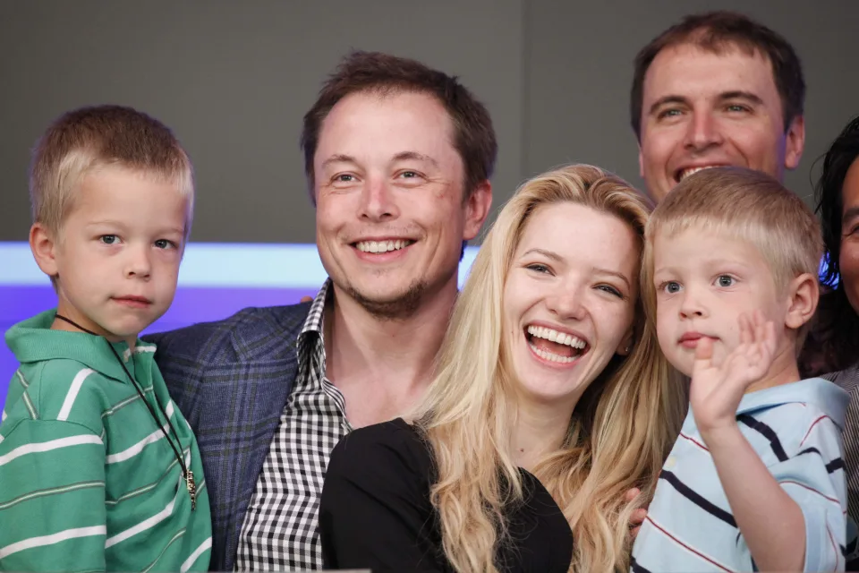 Elon Musk mit Ex-Frau Talulah Riley und seinen Zwillingssöhnen