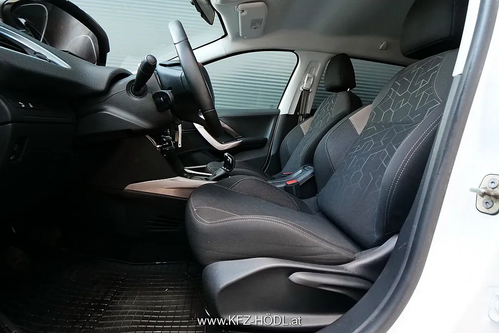 Peugeot 2008 1,2 VTi Active Image 10