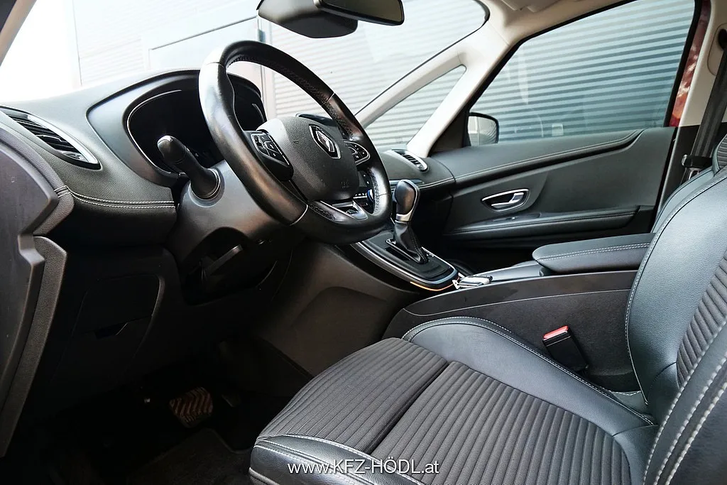 Renault Grand Scénic Energy dCi 160 EDC Bose Image 10