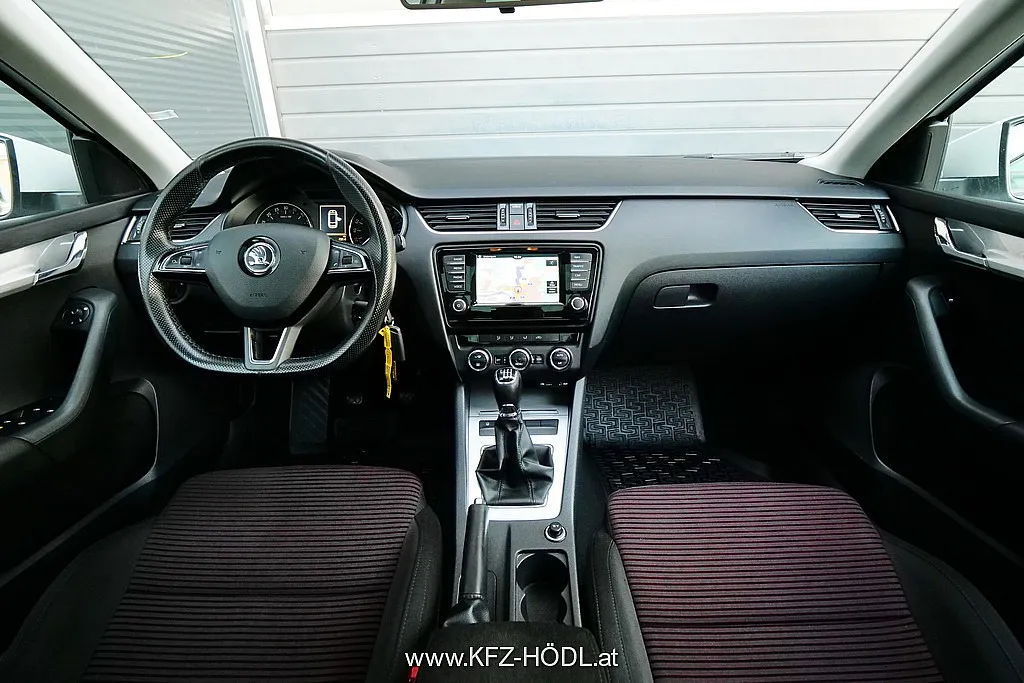 Skoda Octavia Combi 2,0 TDI Style Image 9