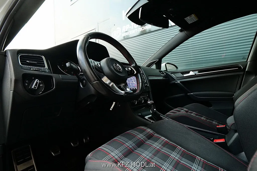 Volkswagen Golf GTI 2,0 TSI Performance Image 10