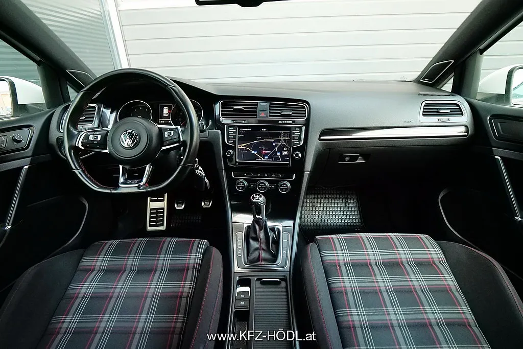 Volkswagen Golf GTI 2,0 TSI Performance Image 9