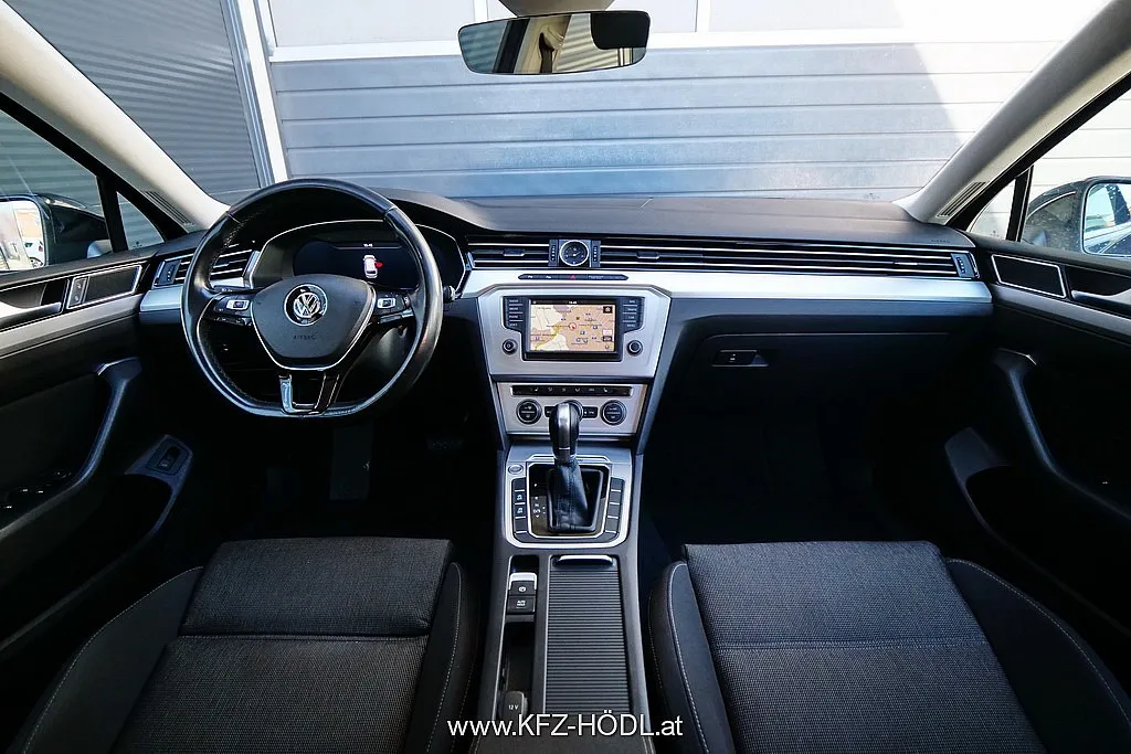 Volkswagen Passat Variant SCR Highline TDI 4Motion DSG Image 9