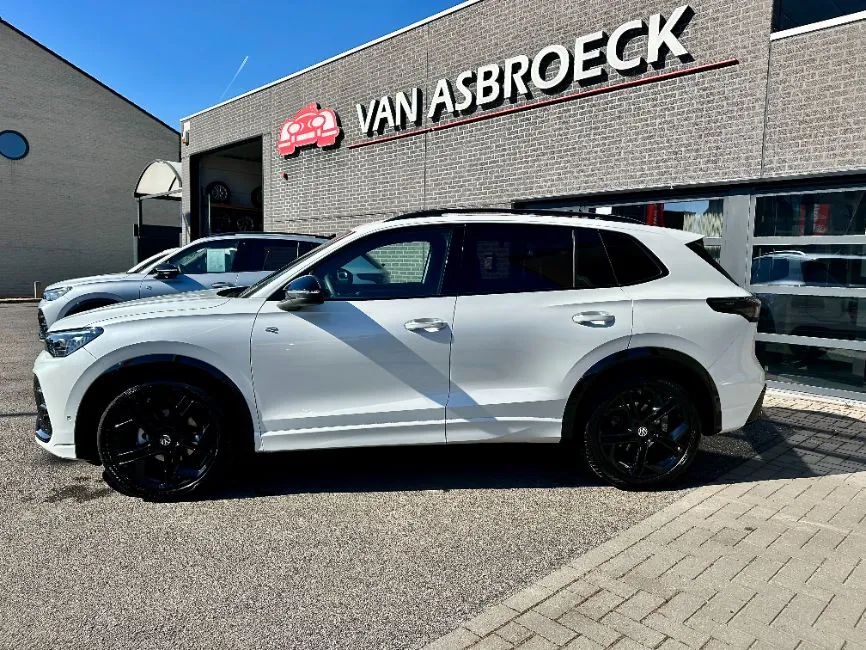 Volkswagen Tiguan 1.5 eTsi R-Line MHYB Image 2