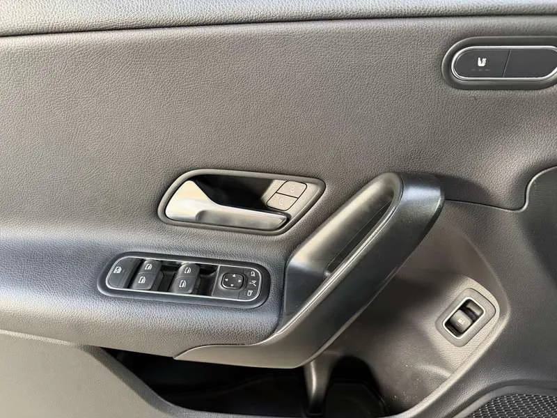 Mercedes-Benz CLA 250 CLA 250 e PHEV Business Line Pano Camera Image 16