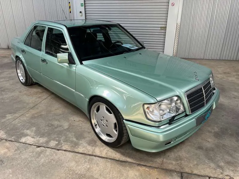 Mercedes-Benz E 500 Oldtimer Image 4