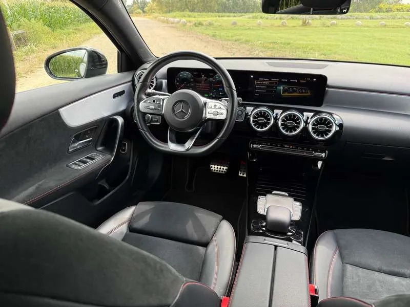 Mercedes-Benz A 250 AMG PACK,Camera,Leder Alcan,Night pack,GPS,Alu 19