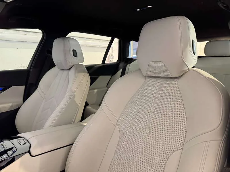 BMW i5 eDrive40 Touring - M Sport/HeadUp/Trekh/DrivAss+/ Image 13