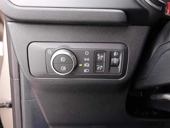 Ford Kuga 1.5i Ecoboost 150 Titanium + Driver Assistance Image 9