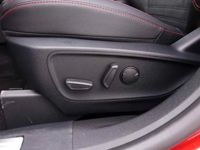 Ford Kuga 1.5 EcoBlue ST-Line X + GPS + B&O+ Winter Pack + LED Lights Image 9
