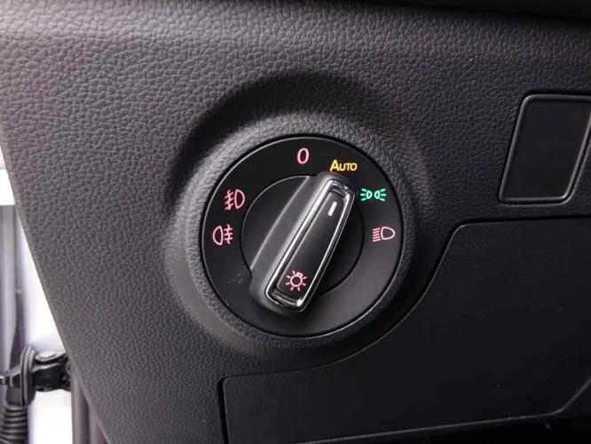 Seat Arona 1.0 TSi 110 FR + GPS + Virtual + Red Pack + Park Assist + Full LED Image 9