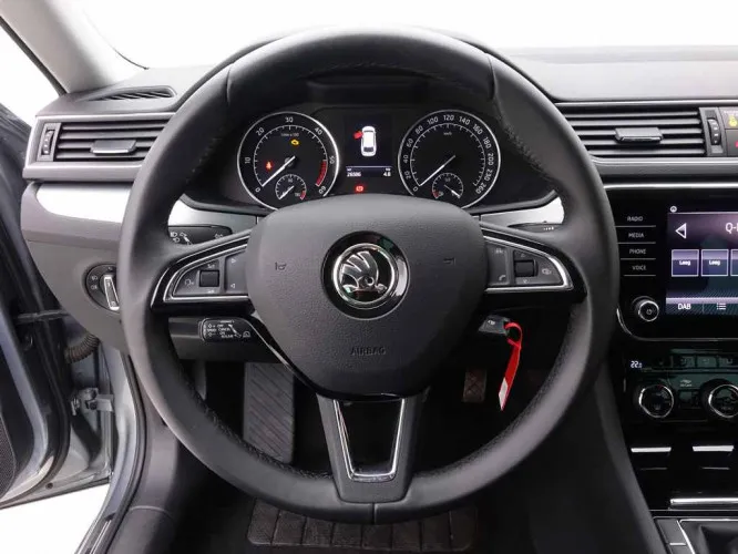 Skoda Superb 2.0 TDi 150 Combi Ambition + GPS Image 10