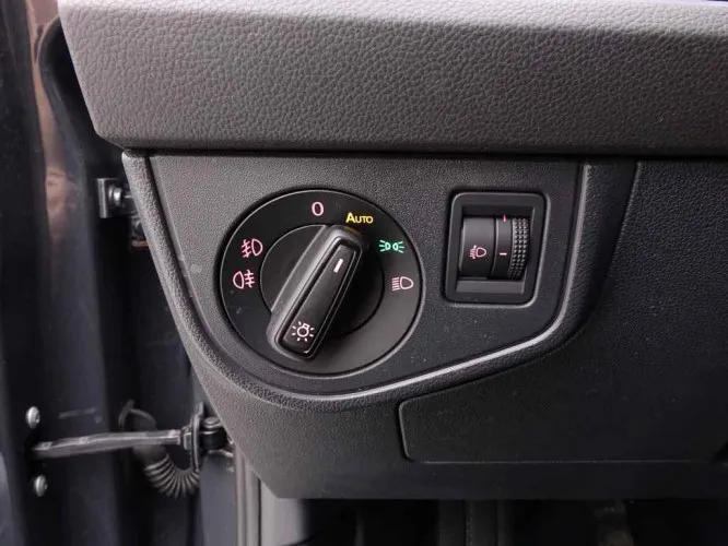 Volkswagen Polo 1.6 TDi 95 Highline + GPS + ALU Salou15 + Winter Pack Image 9