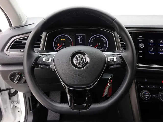 Volkswagen T-Roc 1.5 TSi 150 Design + GPS + Privacy Glass + LED Lights Image 10