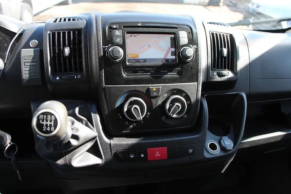 Peugeot Boxer 2.0 Hdi EU6 Airco Cruis Co. Waranty Image 9