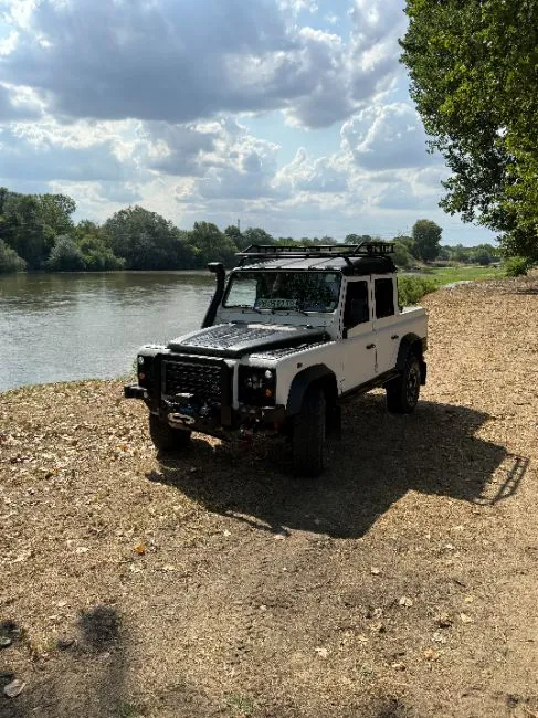 Land Rover Defender Pick Up Truck Crew Cab 110 Image 14
