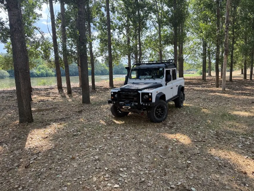 Land Rover Defender Pick Up Truck Crew Cab 110 Image 16