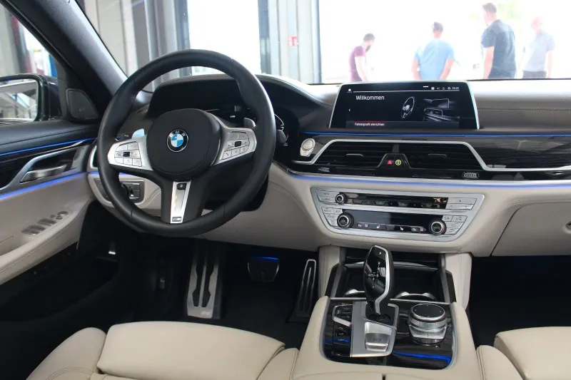 BMW 750 i xDrive =M-Sport= BMW Individual Гаранция Image 6