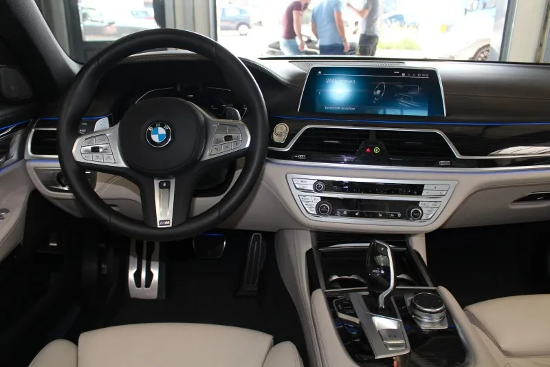 BMW 750 i xDrive =M-Sport= BMW Individual Гаранция Image 7