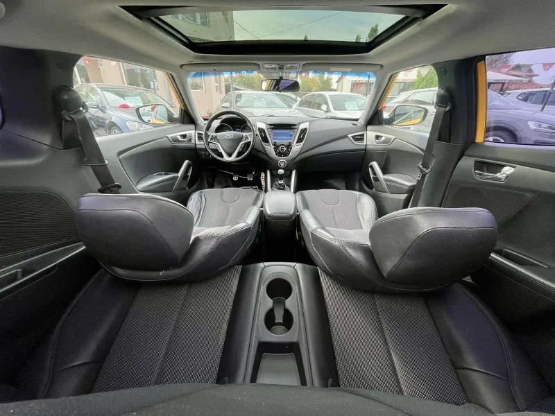 Hyundai Veloster 1.6GDI 140HP NAVI PANORAMA SWISS Image 9
