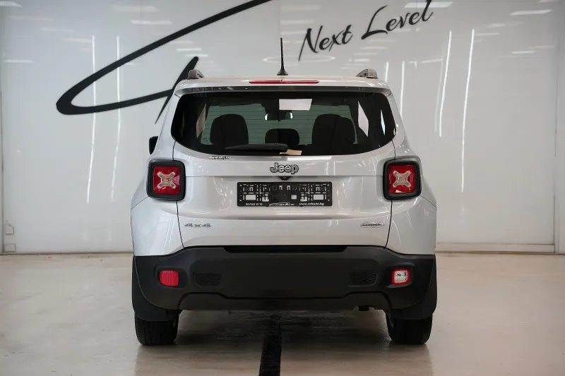 Jeep Renegade Latitude 2.4L Multiair 4x4 Image 2