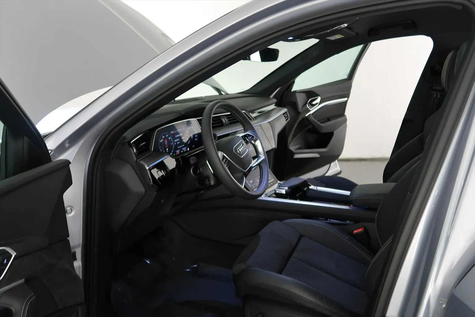 Audi e-tron 55 S-Line Advanced quattro EV Elektro Aut.  Image 6