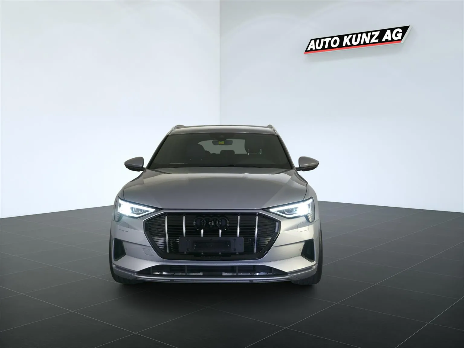 Audi e-tron 55 S-Line Advanced quattro Spezial Elektro  Image 3