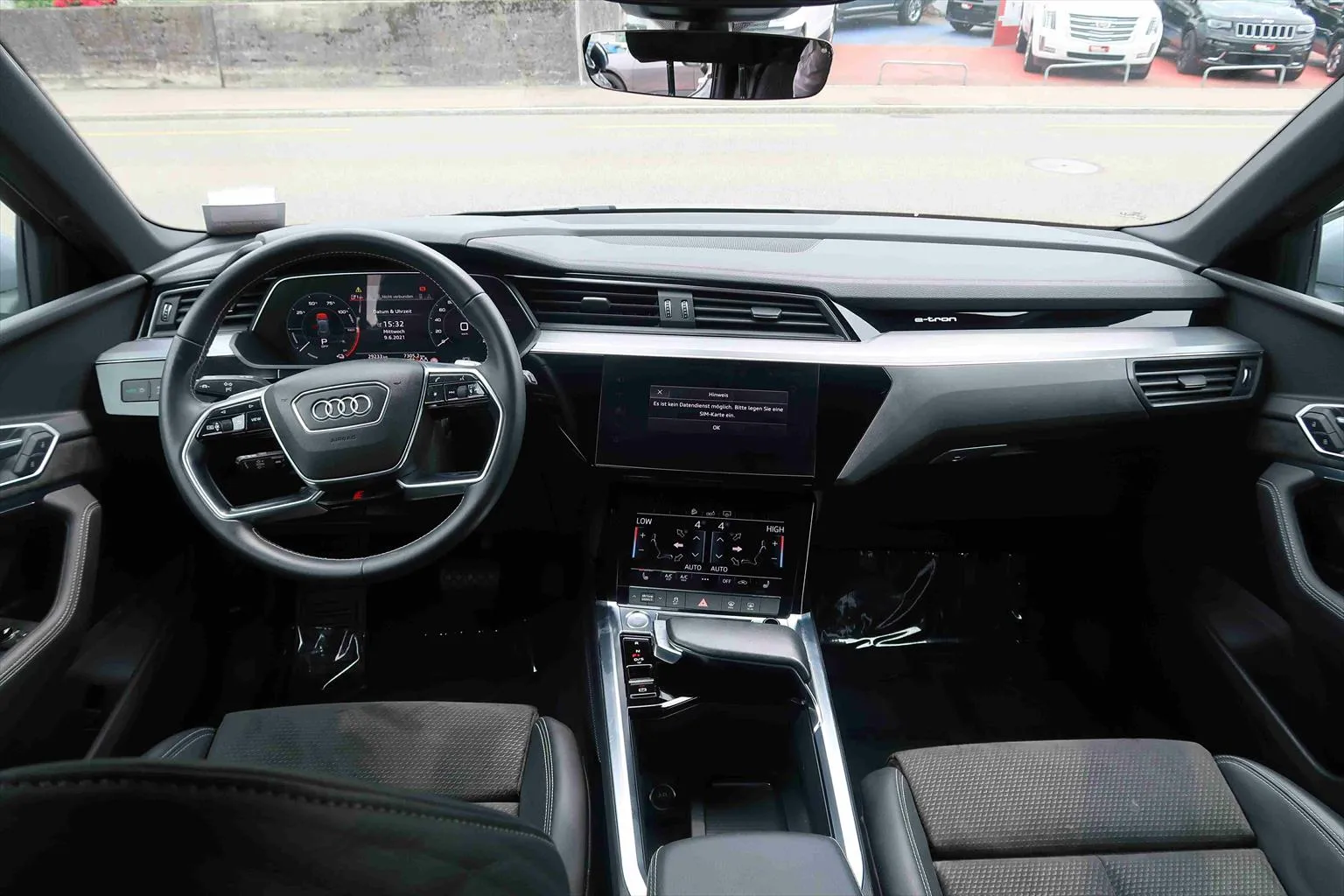 Audi e-tron 55 S-Line Advanced quattro Spezial Elektro  Image 5