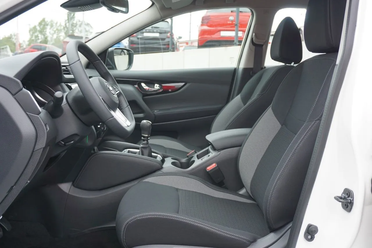 Nissan Qashqai 1.3 DIG-T...  Image 9