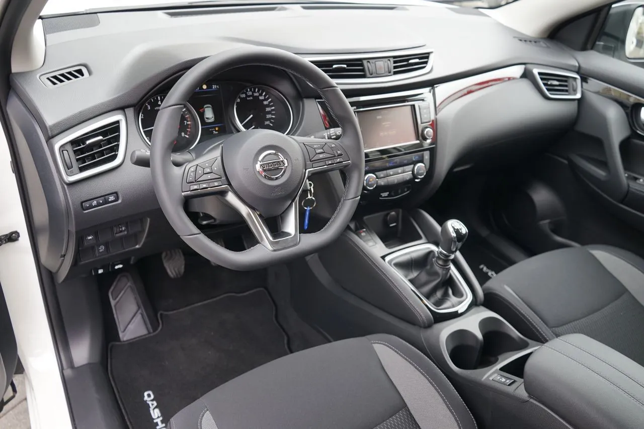 Nissan Qashqai 1.3 DIG-T...  Image 9