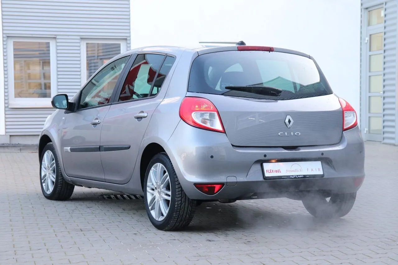 Renault Clio 1.6 16V 110 Night and...  Image 1