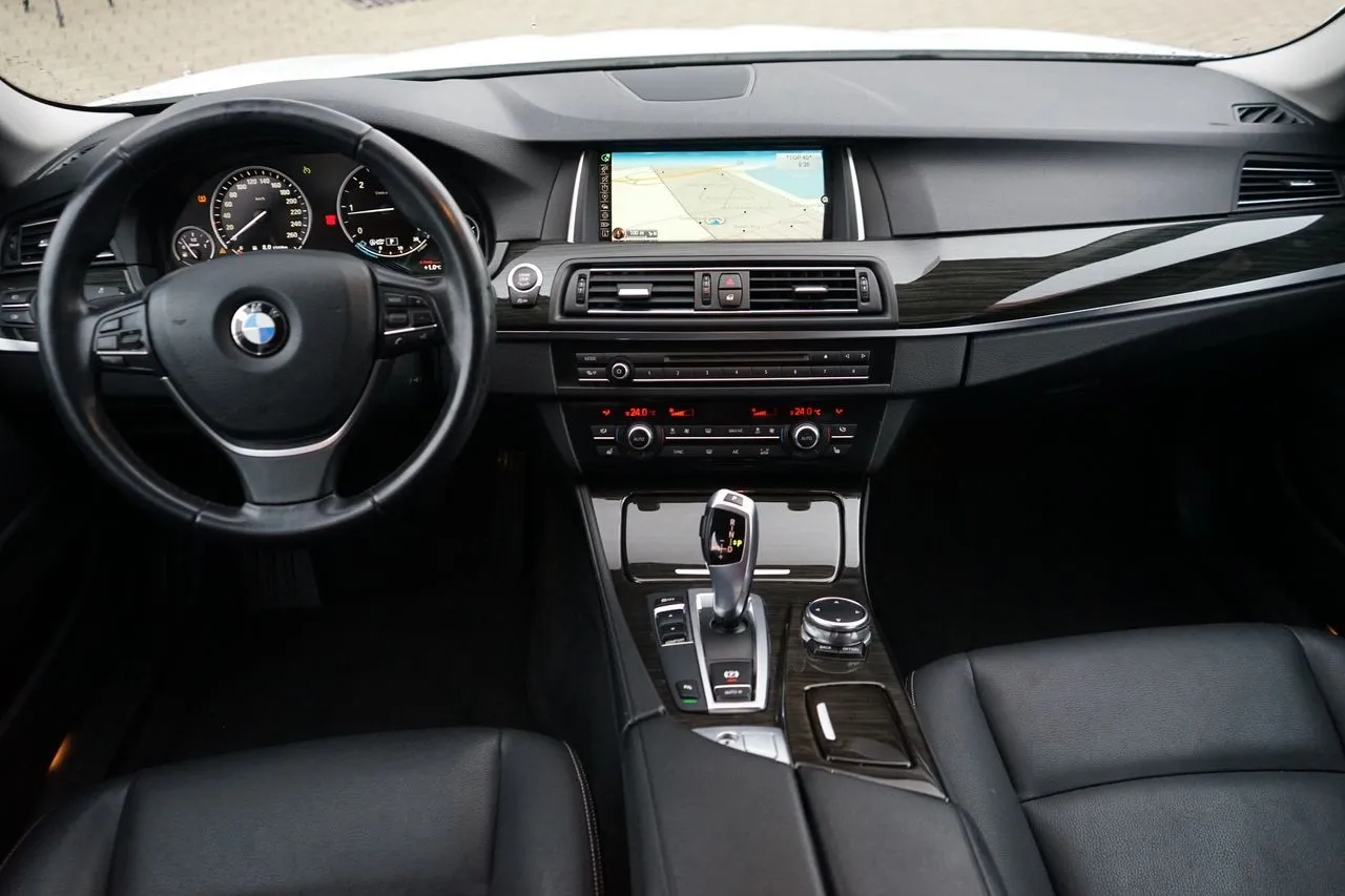 BMW 5er Reihe 520d Touring Luxury...  Thumbnail 6