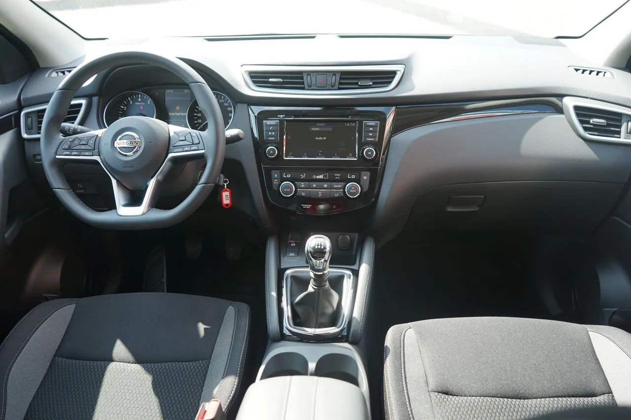 Nissan Qashqai 1.3 DIG-T...  Image 9