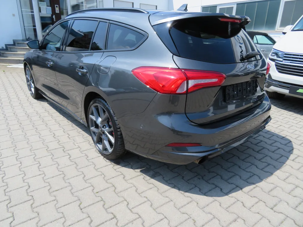 Ford Focus TURNIER 2,3 ST*STYLING PAKET*PERFORMANCE* Image 10