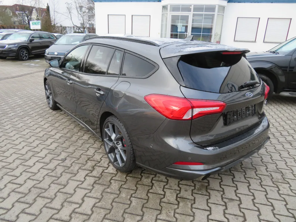 Ford Focus TURNIER 2,3 ST*STYLING PAKET*PERFORMANCE* Image 10