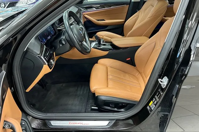 BMW 530 530 G30 Sedan 530e xDrive A Charged Edition Luxury Line *Travel / Prof.Navi / Nahkaverh.* Image 9