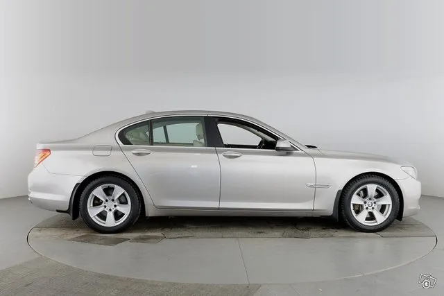 BMW 740 740 dA F01 Sedan xDrive *Suomi-auto / Neliveto / Nahkaverhoilu / Sähköpenkit muistilla / Navigointi / Tutkat + Kamera* - Autohuumakorko 1,99%+kulut - Image 5