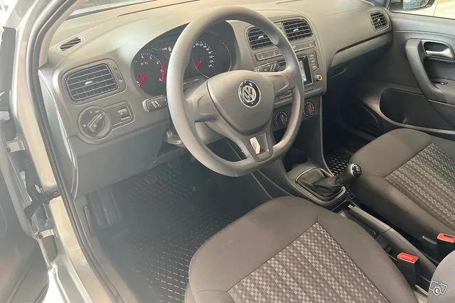 Volkswagen Polo Trendline 1,0 55 kW (75 hv) *Todella vähän ajettu* Image 8