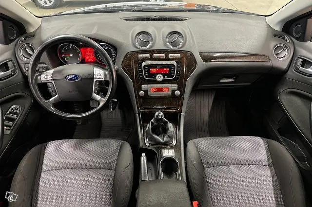 Ford Mondeo 2,0 145hv Ghia M5 Wagon/ Webasto / Koukku / Autom ilmastointi Image 7