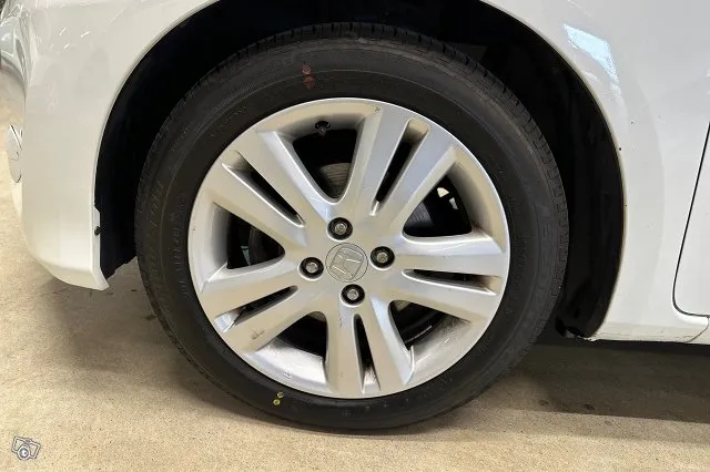 Honda Jazz 5D 1,4i Comfort Plus CVT *Vakkari / Ilmastointi / 2x renkaat* Image 9