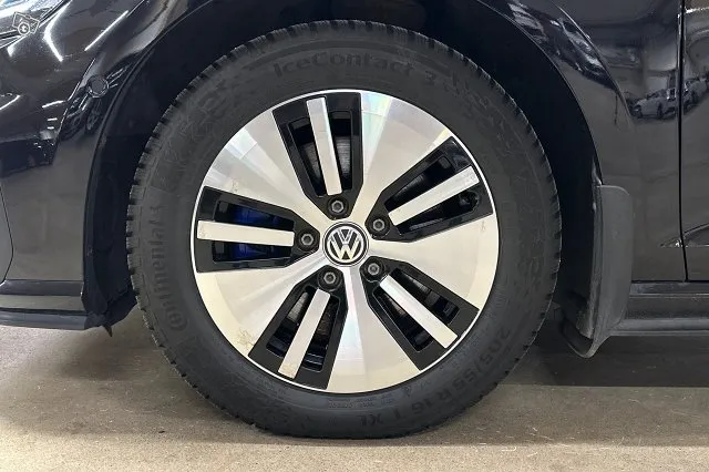 Volkswagen Golf GTE Plug-In Hybrid 150 kW (204 hv) DSG * ACC / Vetokoukku / Peruutuskamera / LED-ajovalot * Image 9