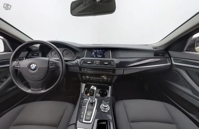 BMW 520 F10 Sedan 520d A xDrive Business / Tutkat / Lohko + sisäpistoke / Ratinlämmitin / Image 9