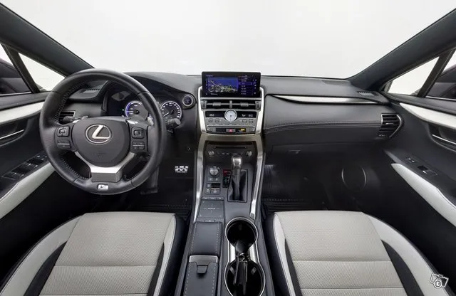 Lexus NX 300h AWD F Sport / Vakionopeudensäädin / Vähän ajettu / Nahkaverhoilu / Navigointi / Image 9