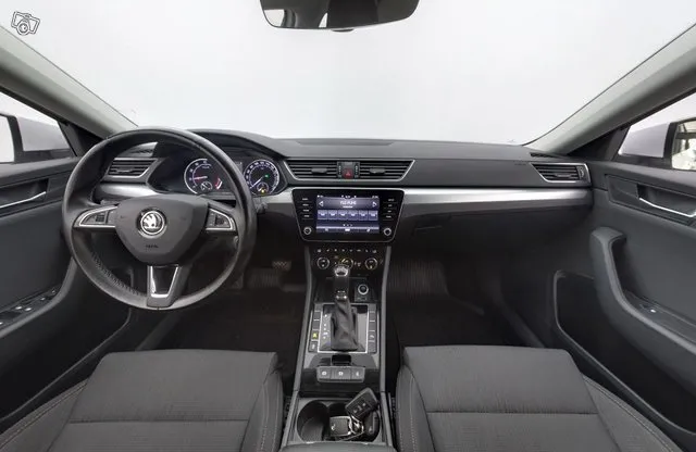 Skoda Superb Combi 1,5 TSI ACT Ambition BusinessLine / Vakionopeudensäädin / Webasto / Vetokoukku / Suomi-Auto / Image 9