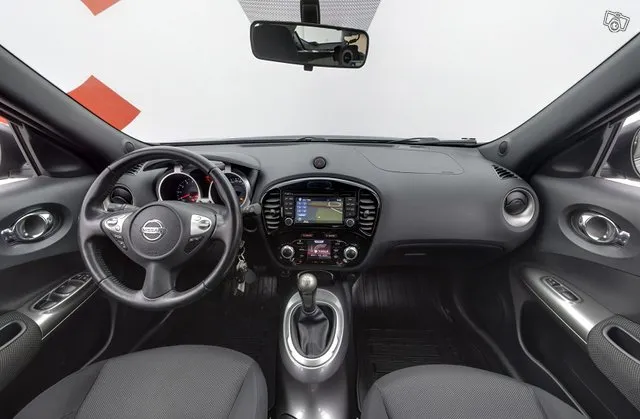 Nissan Juke 1,6L Acenta 2WD 5MT Connect - / Navigointi / Peruutuskamera / Kuntotarkastettu ja Katsastettu / Image 9