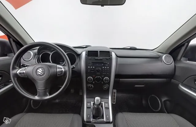 Suzuki Grand Vitara 2,4 VVT 4WD 5D 5MT - / SUOMIAUTO / LOHKO+SISÄPISTOKE / VAKIONOPEUDENSÄÄDIN / NELIVETO Image 9