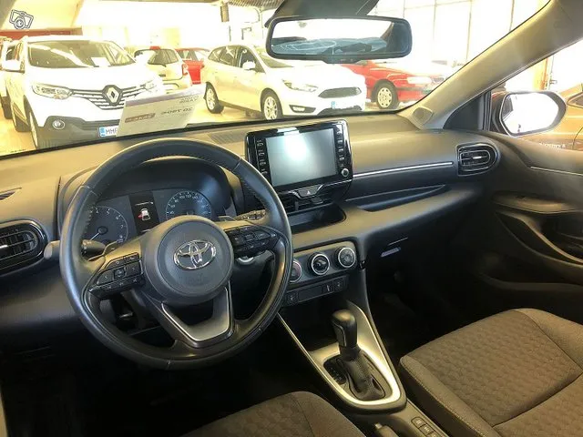 Toyota Yaris 1,5 VVT-iW Active Multidrive S - / 1 omistaja/ Vähän ajettu/ Täydellinen merkkiliikkeen huoltokirja/ Approved vaihtoauto Image 9