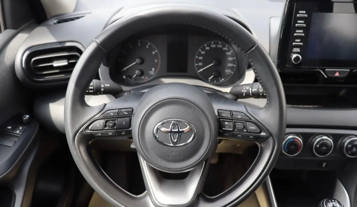 TOYOTA Yaris  Image 6