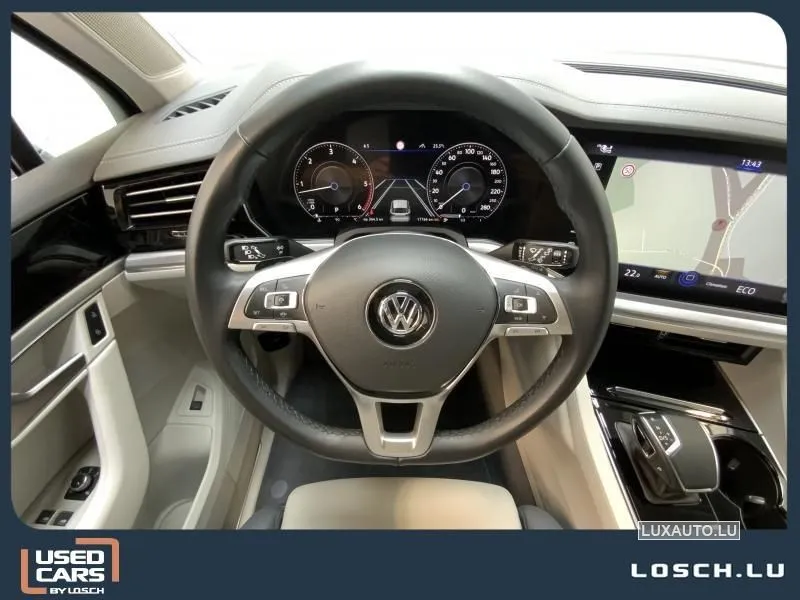 Vw Touareg R-Line Image 9