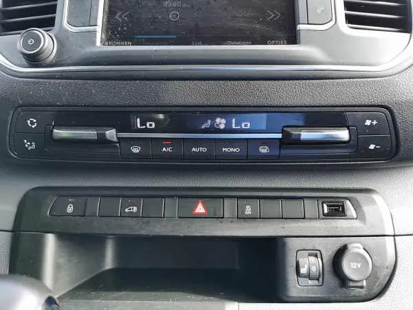 Peugeot Expert 2.0 BlueHDI 120 PREMIUM Image 9